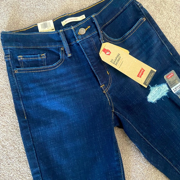 NWT Dark wash Levi’s jeans - Picture 2 of 7
